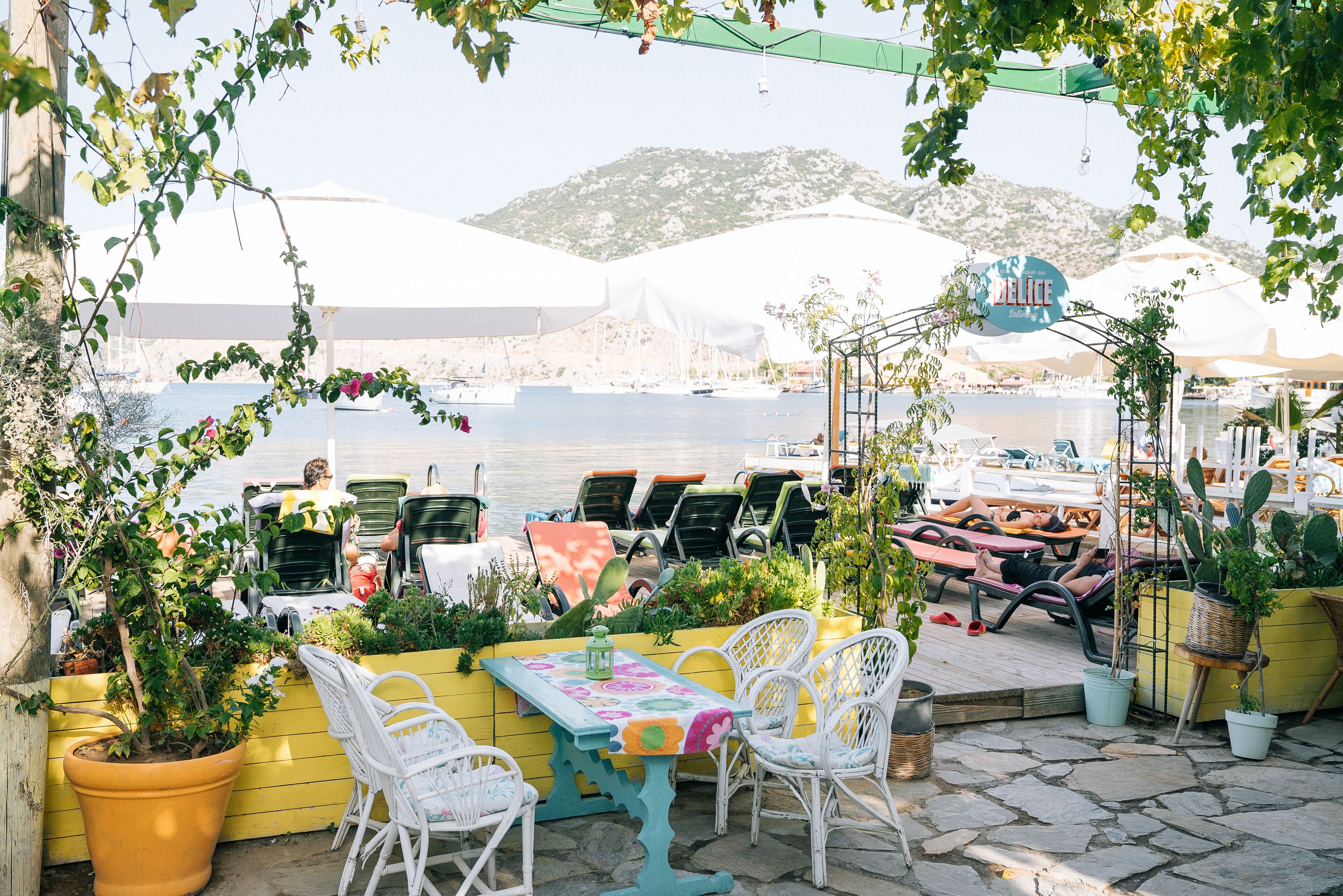 breakfast, lunch, dinner served; seafood