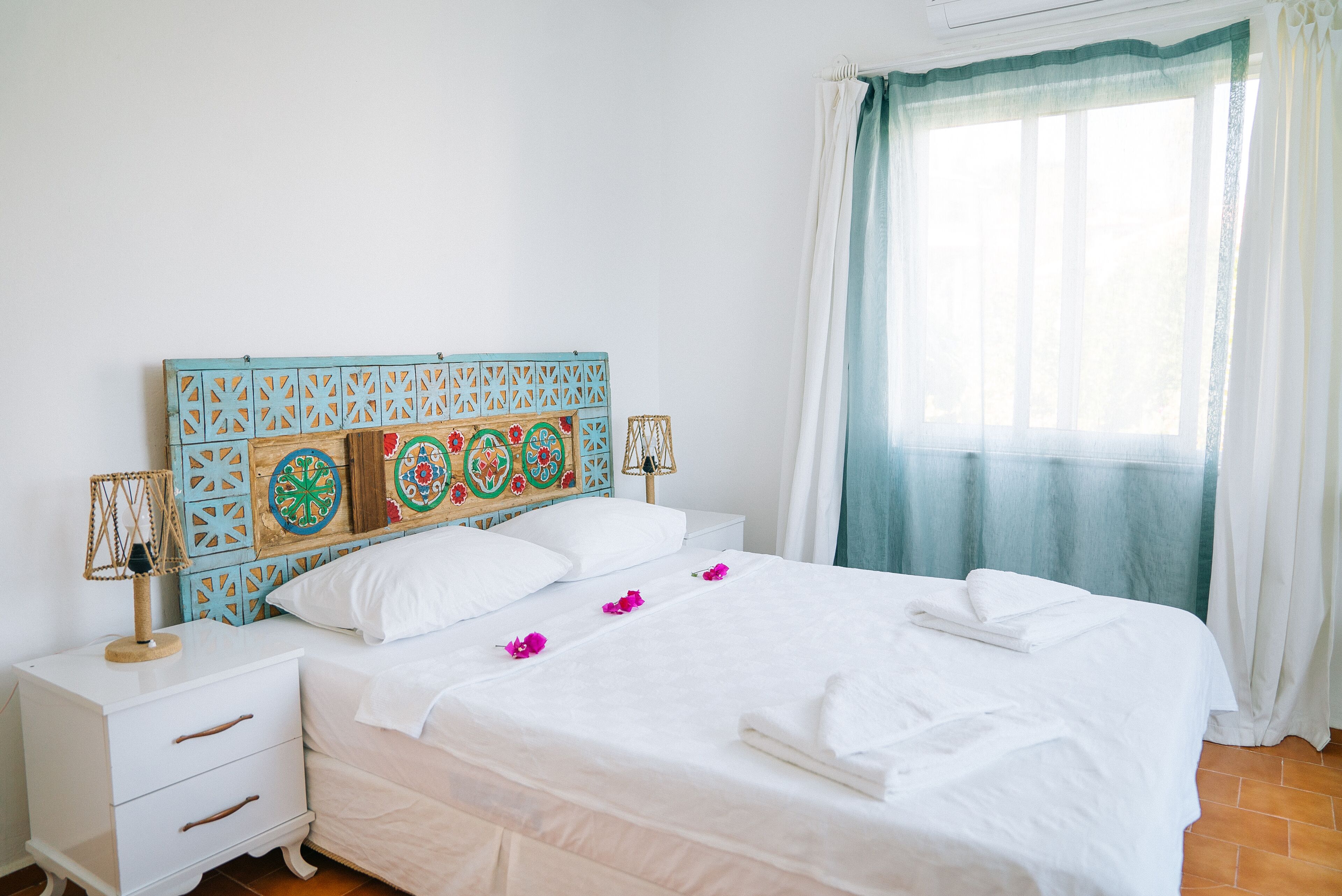 rollaway beds, free wifi, bed sheets