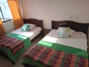 Habitación estándar con 2 camas individuales, 2 camas individuales, no fumadores | Escritorio, espacio para trabajar con un portátil, wifi gratis