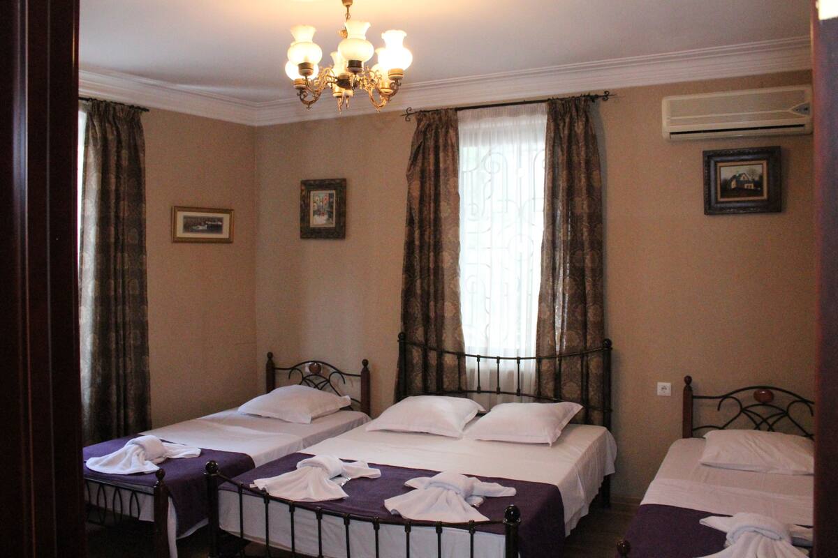 Family Room | Premium bedding, minibar, desk, free WiFi
