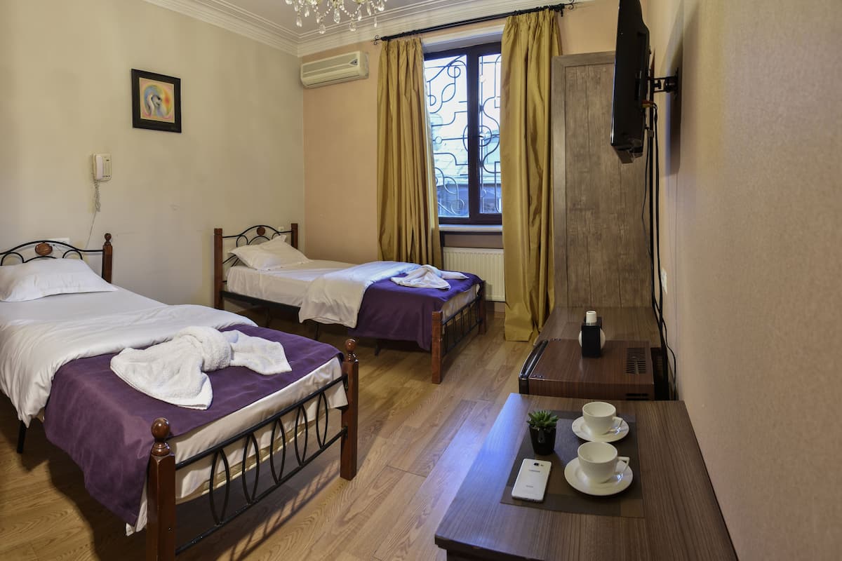 Superior Twin Room | Premium bedding, minibar, desk, free WiFi