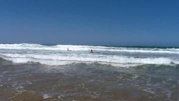Una spiaggia nelle vicinanze