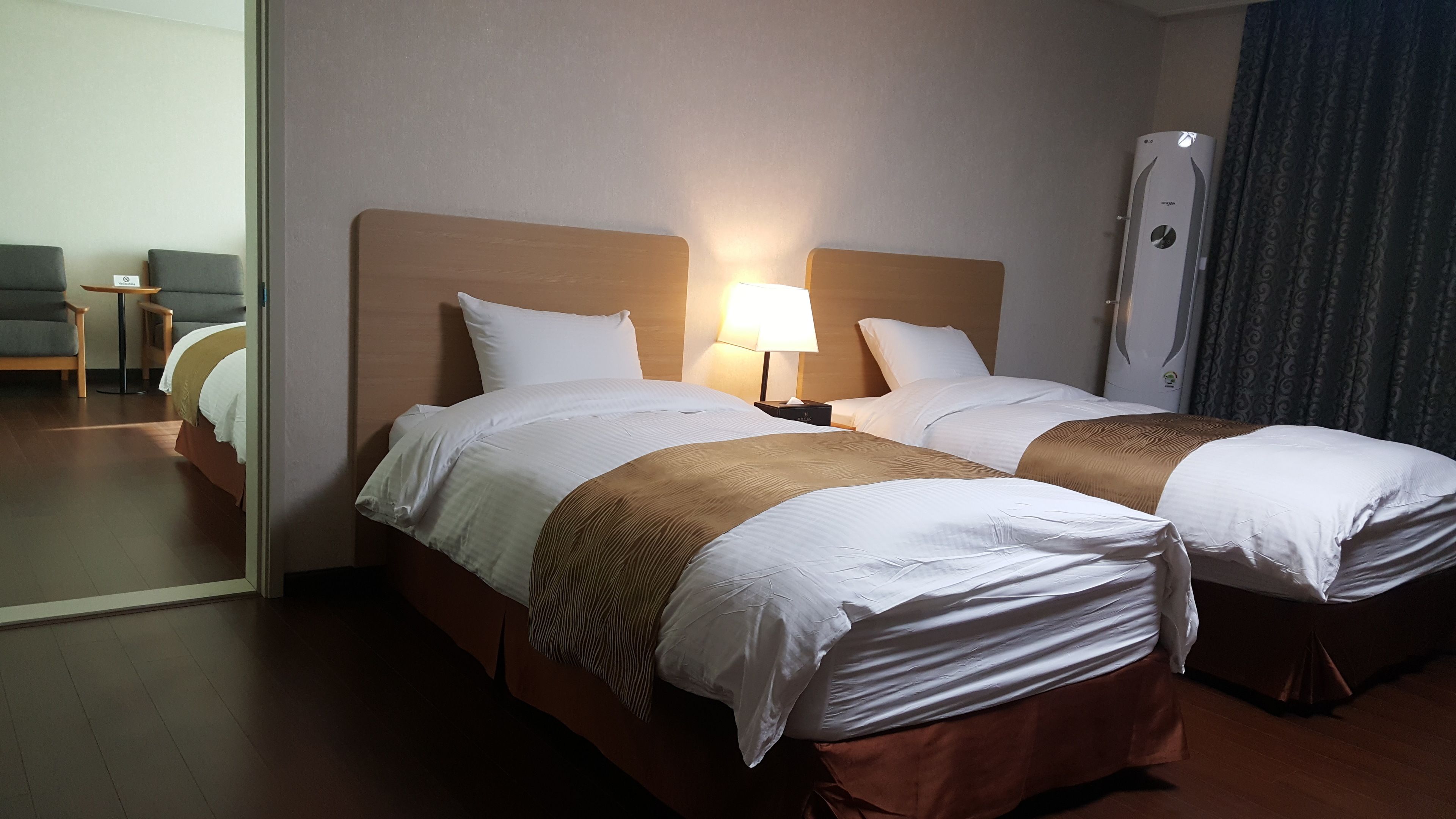 twin room, golf view (29 py) | desk, blackout curtains, iron/ironing board, free wifi