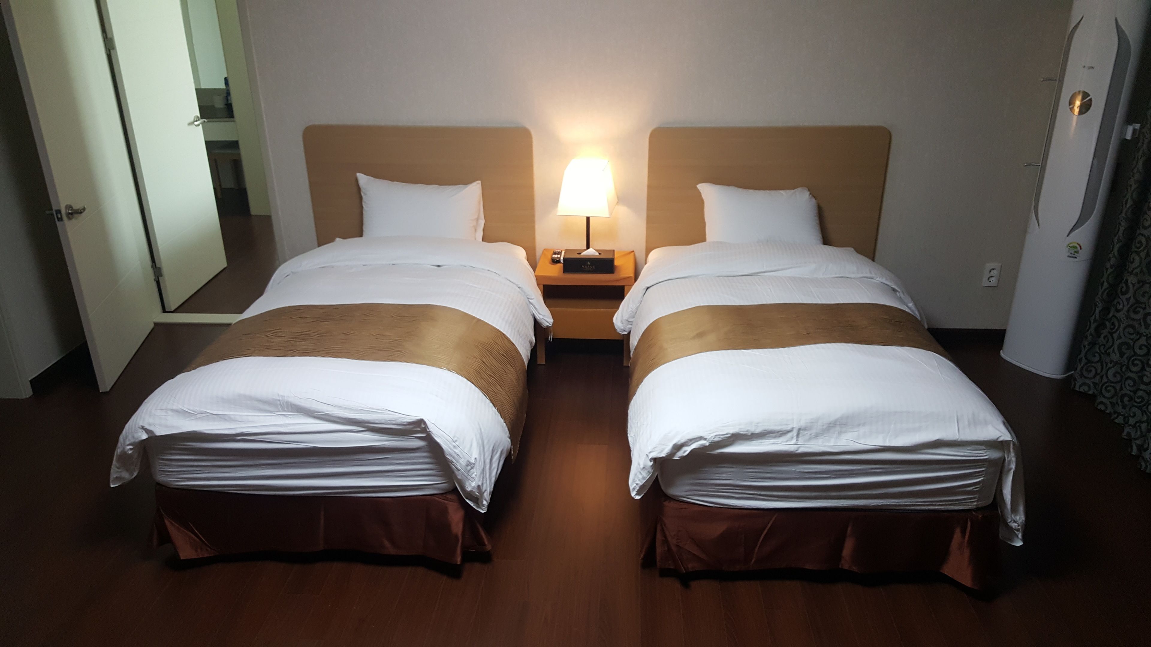 twin room (25 py, parking lot view) | desk, blackout curtains, iron/ironing board, free wifi