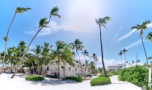 Beach nearby - Flor Del Mar Condo (Punta Cana)