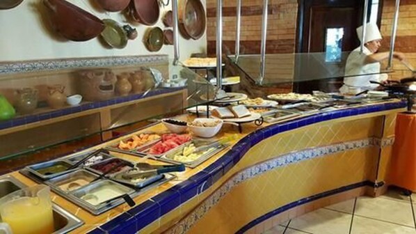 Petit déjeuner complet compris tous les jours