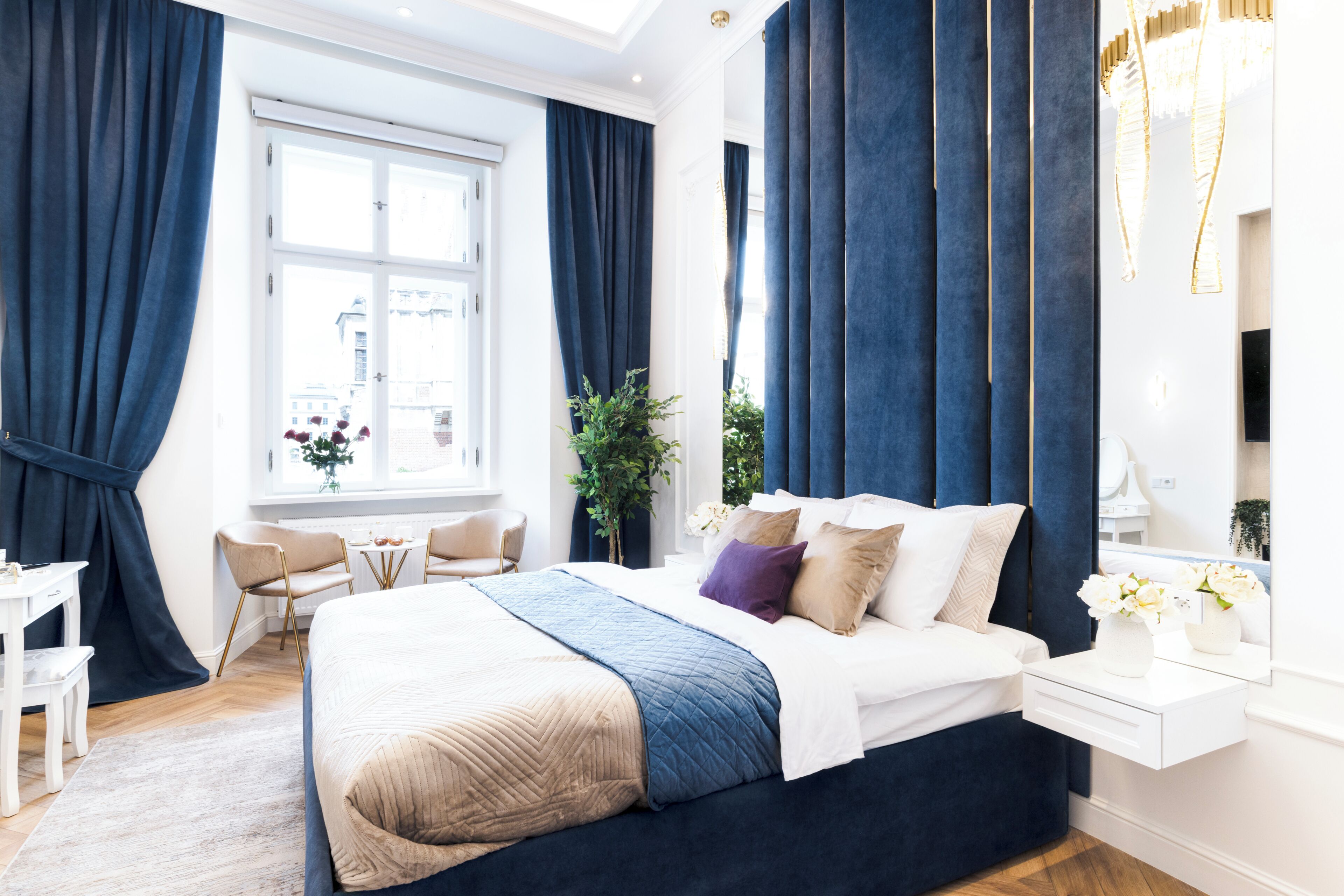 Signature Studio Suite | Premium bedding, memory-foam beds, in-room safe, laptop workspace