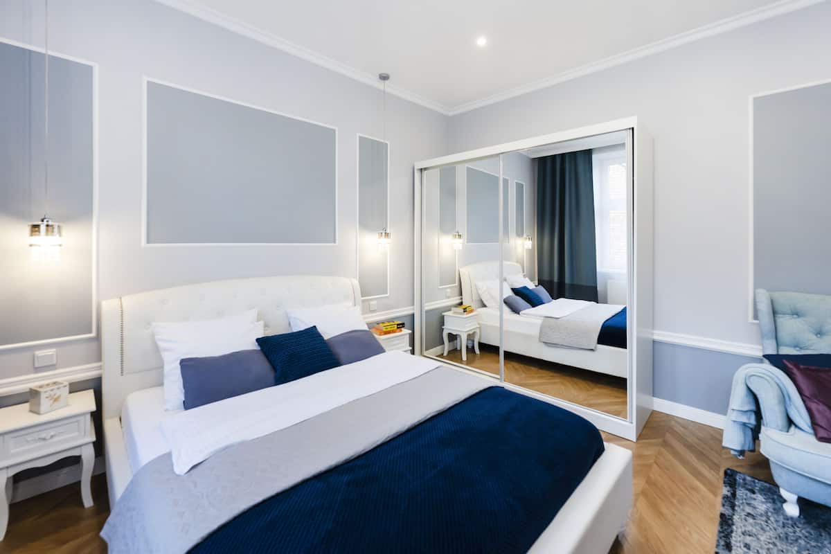 Luksushuoneisto (2nd Floor Apartment at Backyard) | 1 makuuhuone, ylelliset vuodevaatteet, memory foam -patjalliset sängyt