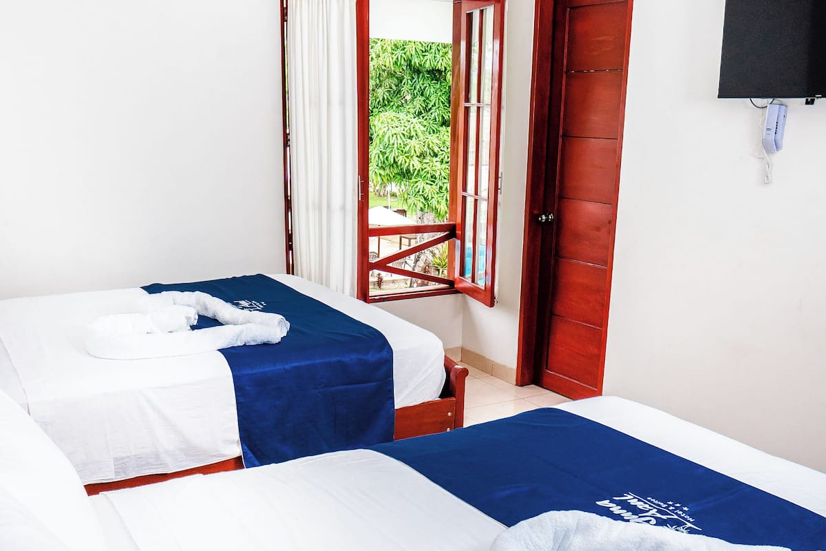 Habitación cuádruple familiar | Colchones viscoelásticos y ropa de cama