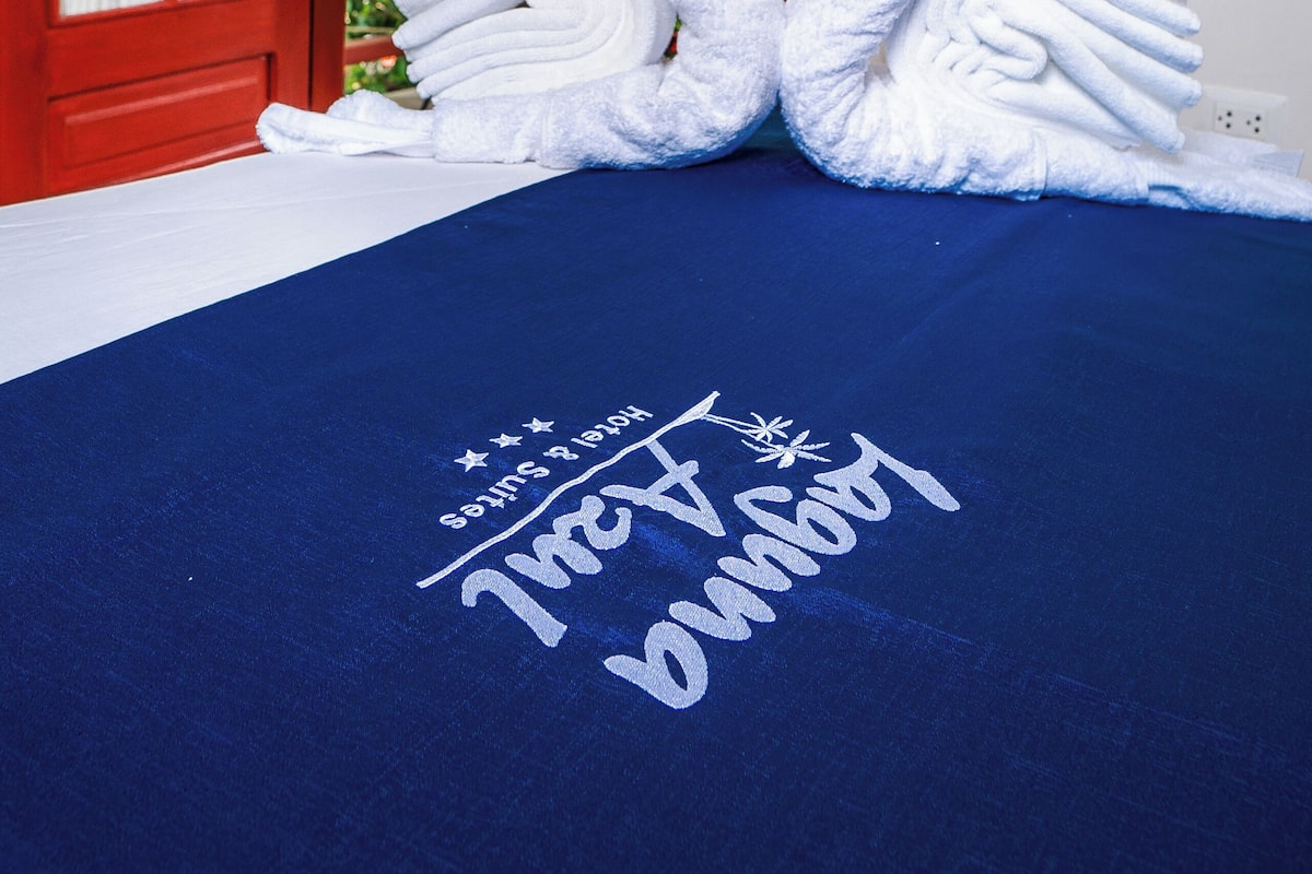 Habitación triple familiar | Colchones viscoelásticos y ropa de cama