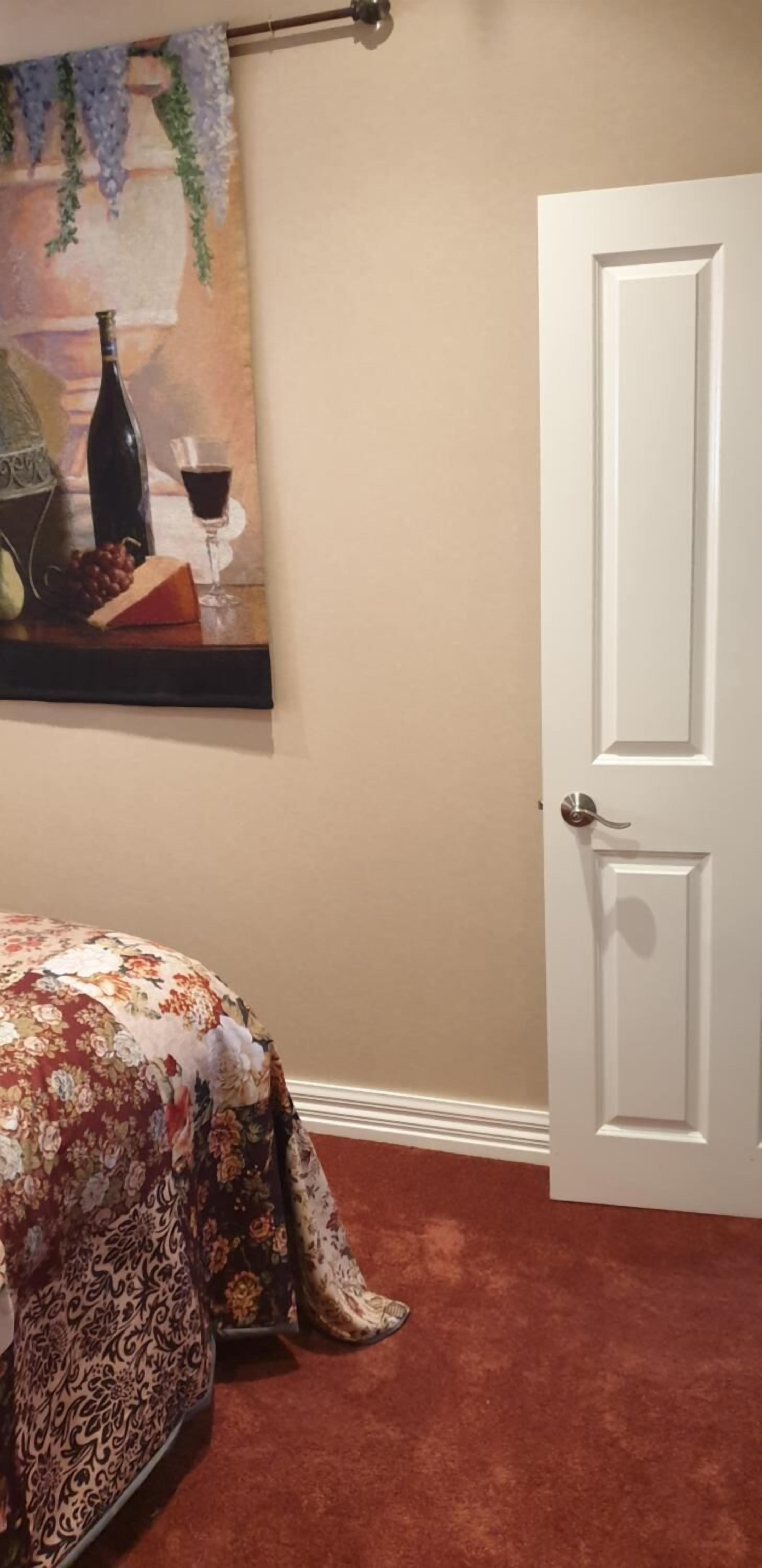 1 bedroom, Egyptian cotton sheets, premium bedding, down duvets