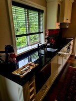 Casa de campo luxo, 1 cama Queen, para não fumantes, vista para o jardim | Cozinha privada | Geladeira grande, micro-ondas, fogão, cooktop