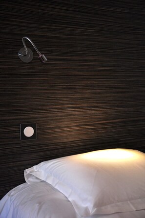 Room - Logis La Bonne Auberge (Laval)