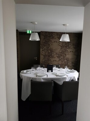 Dining - Logis La Bonne Auberge (Laval)