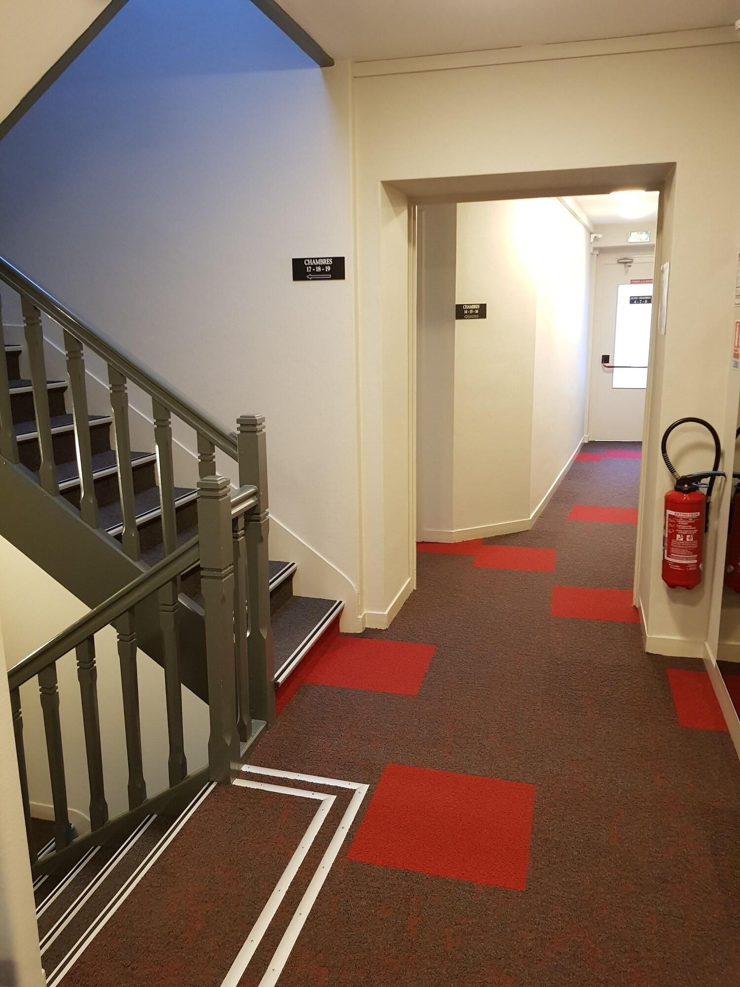 المنشأة من الداخل