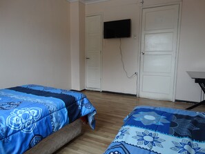 Standard Twin Room, 2 Single Beds, Non Smoking | Free WiFi