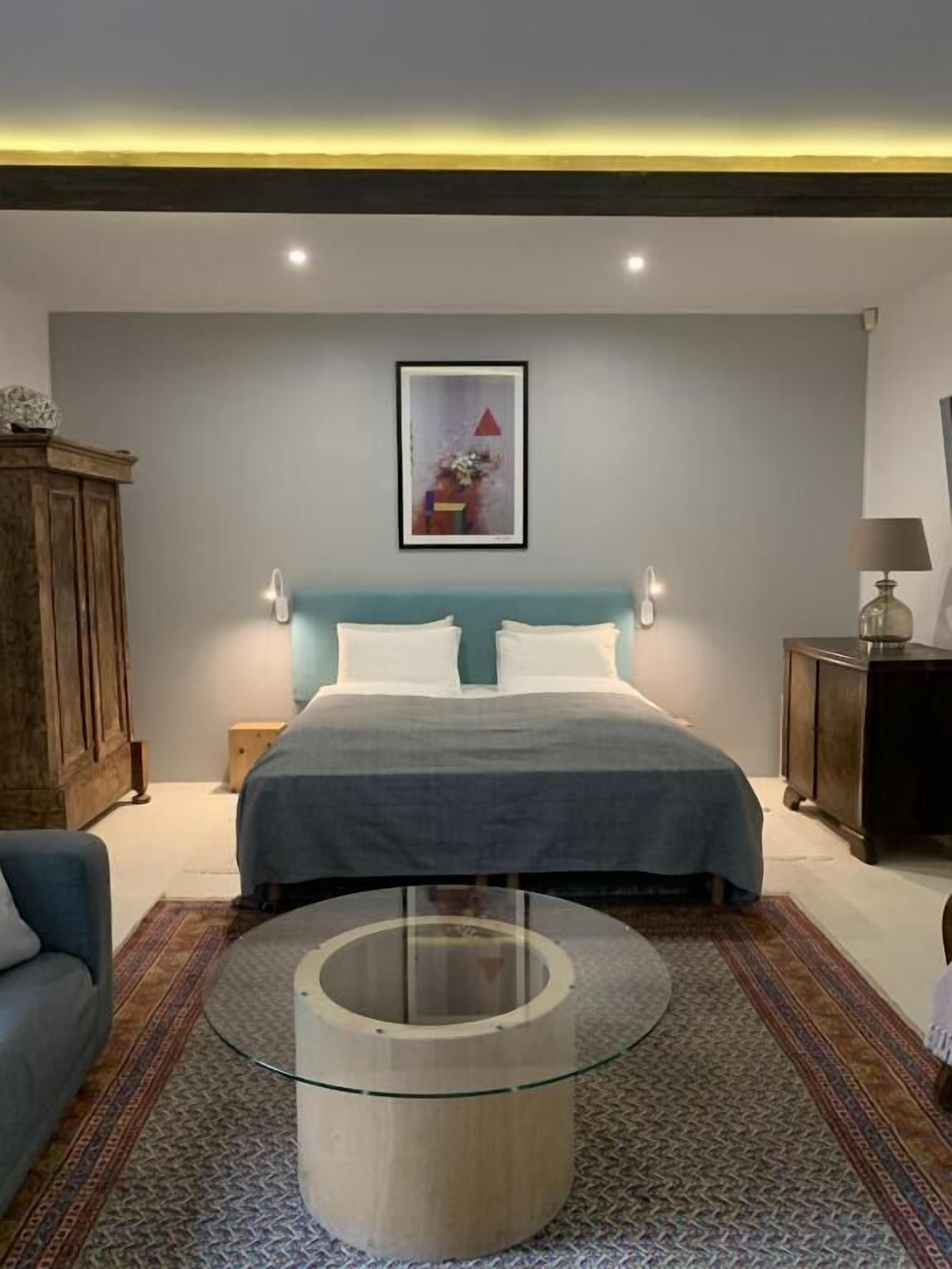Iron/ironing board (on request), bed sheets