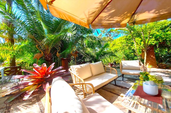 Zimmer, 1 Queen-Bett, Nichtraucher | Terrasse/Patio