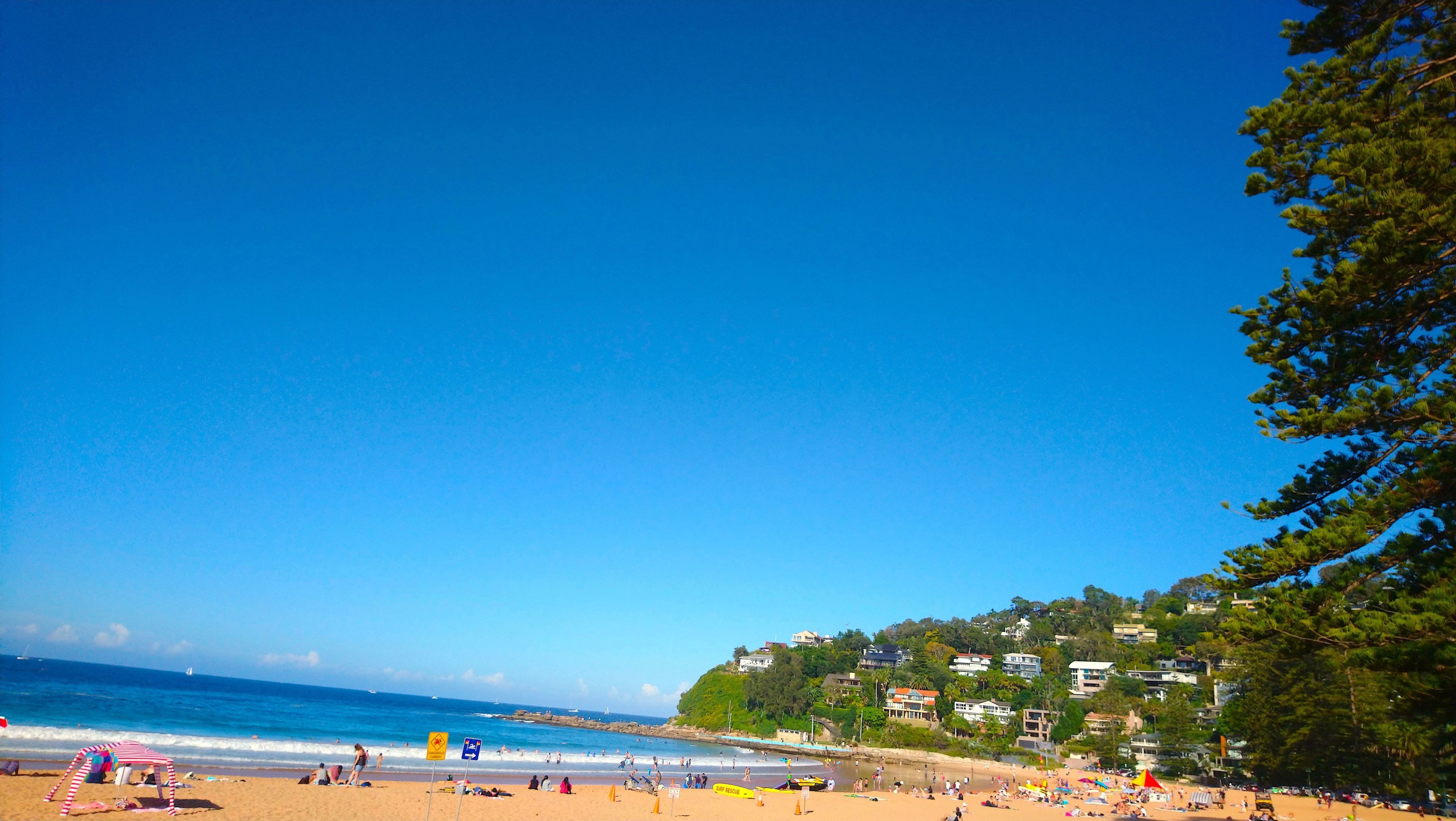 Beach nearby, white sand, beach towels, 3 beach bars