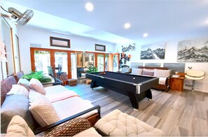 Room, 1 Queen Bed, Non Smoking | Living area | LCD TV, Netflix