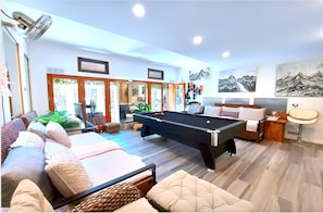 Room, 1 Queen Bed, Non Smoking | Living area | LCD TV, Netflix