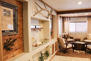 Reception - The Evergreen (West Yellowstone)