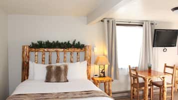 Chambre, 2 grands lits | Bureau, accès au Wi-Fi (inclus), literie fournie