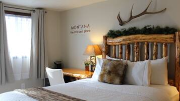 Economy Room, 1 Queen Bed | Desk, free WiFi, bed sheets