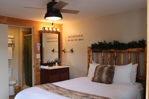 Single Room | Bathroom | Combined shower/tub, towels - The Evergreen (West Yellowstone)