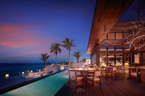 4 bars/lounges, swim-up bar, poolside bar