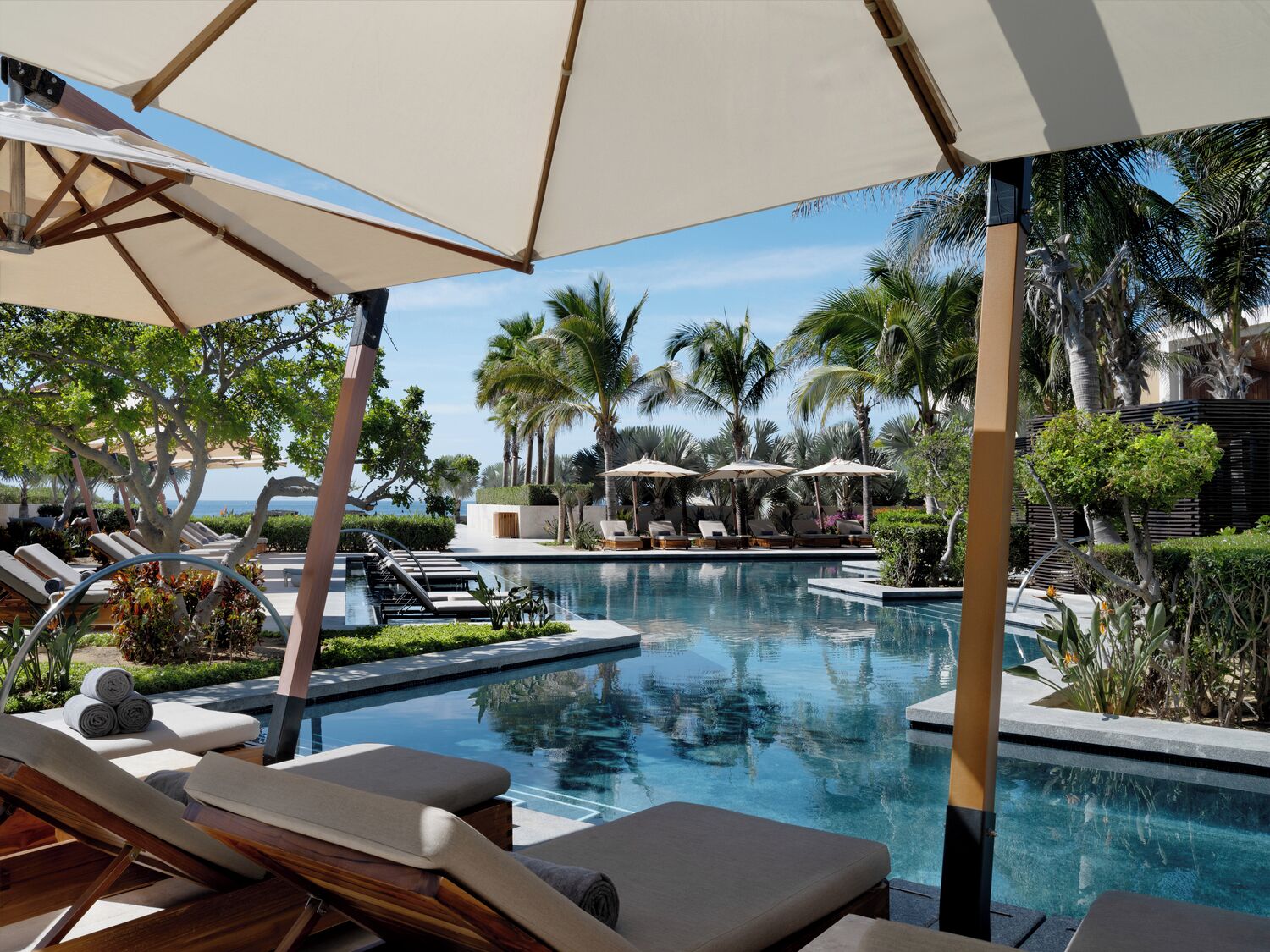 4 kolam renang terbuka, kabana (surcaj), payung kolam 