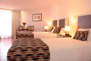 スタンダード トリプルルーム | ミニバー、WiFi (無料)、ベッドシーツ