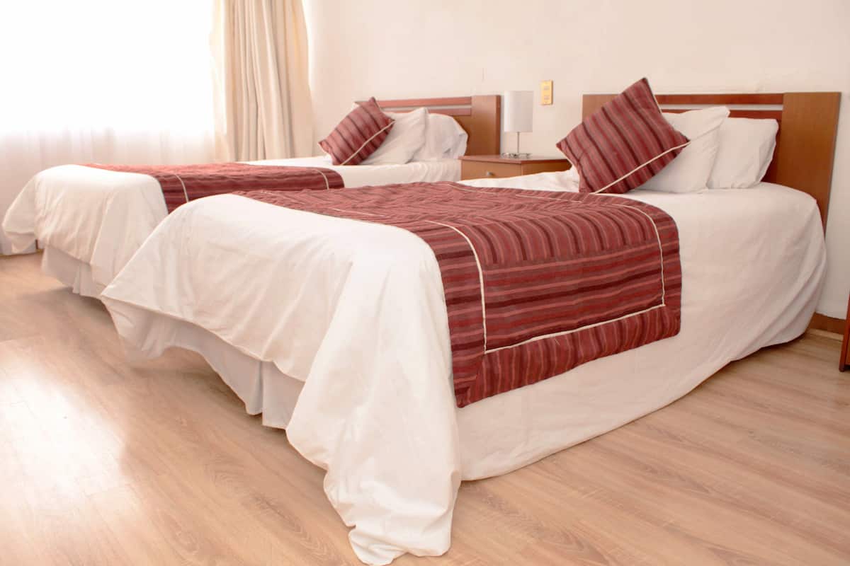 Minibar, free WiFi, bed sheets