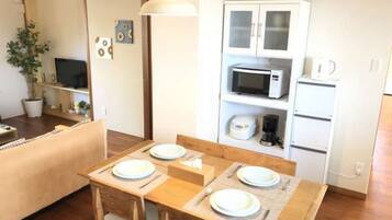 2F 3LDK | In-room dining