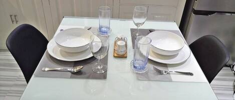 1 Bedroom Apartment | In-room dining