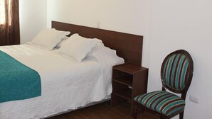 Bügeleisen/Bügelbrett, kostenloses WLAN, Bettwäsche