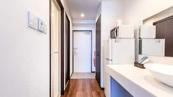 Habitació doble estàndard | Cuina privada | Frigorífic i microones