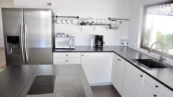 Luxury-Haus, 2 Schlafzimmer, Stadtblick | Eigene Küche | Großer Kühlschrank, Mikrowelle, Ofen, Herdplatte