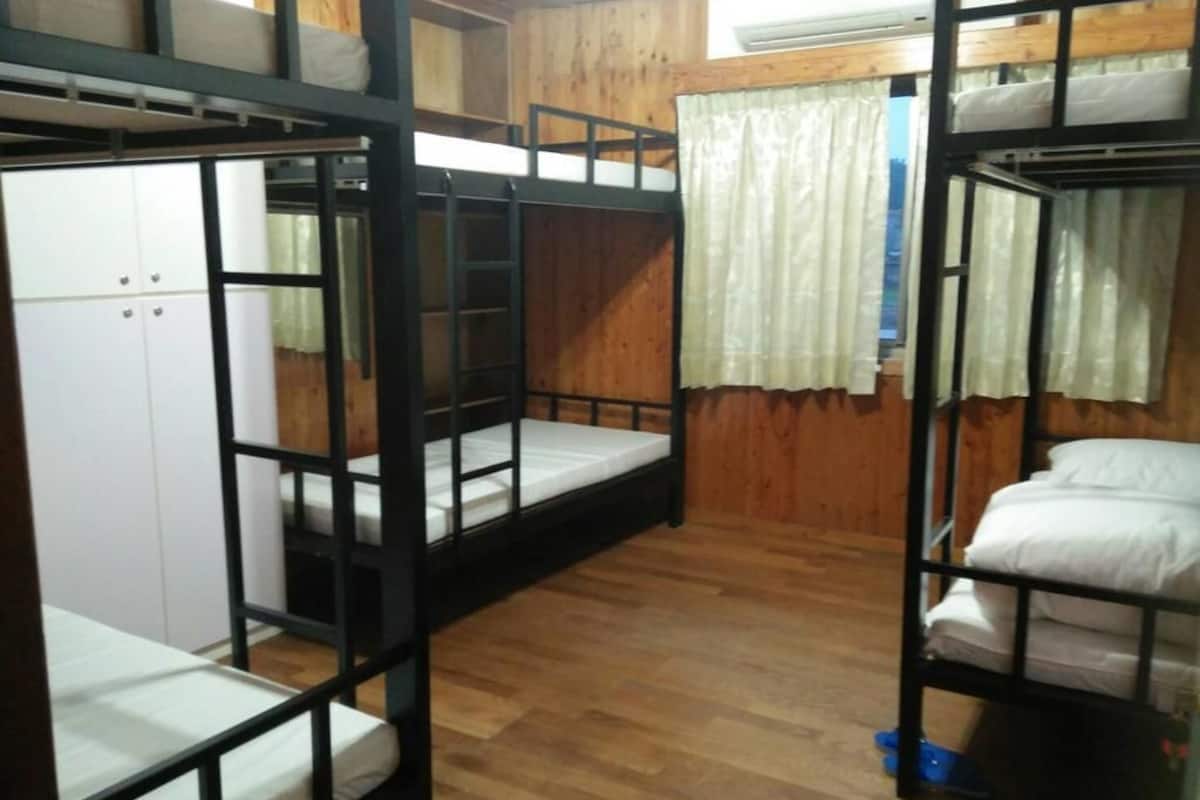 Shared Dormitory, Women only | Blackout drapes, WiFi (free), bed sheets