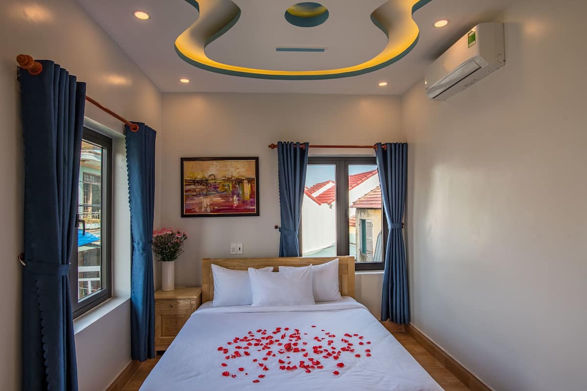 Superior Double Room, River View | Minibar, desk, blackout drapes, soundproofing
