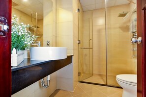 Ensemble baignoire-douche, douche cascade