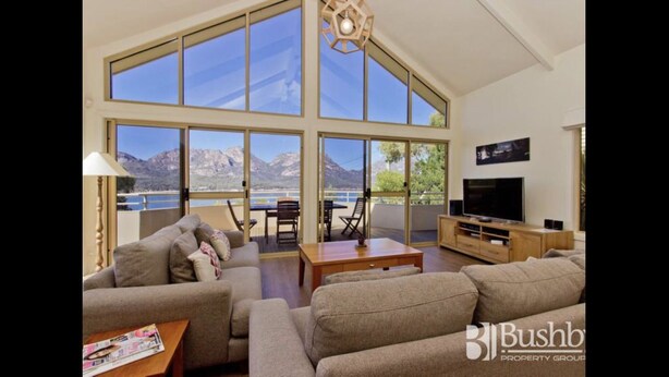 House, Multiple Beds, Non Smoking, Mountain View | Living room - Freycinet Beach House (Coles Bay)