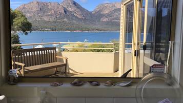 Talo, useita sänkyjä, tupakointi kielletty, vuoristonäköala | Näkymä rannalle/valtamerelle