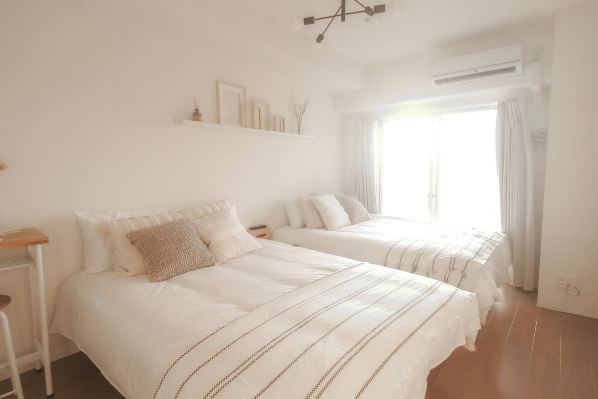 Escrivaninha, cortinas blackout, Wi-Fi de cortesia