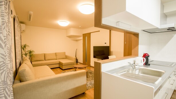 公寓, 2 間臥室, 簡易廚房 (Living Room) | 私人廚房 | 電冰箱、微波爐、爐台、鍋具/餐盤/廚房用品