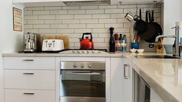 Townhouse Keluarga, 2 kamar tidur | Dapur pribadi | Mesin pembuat kopi/teh, lemari es besar, microwave, dan oven