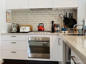 Family Townhome, 2 Bedrooms | Private kitchen | Full-size fridge, microwave, oven, stovetop