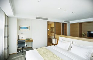 套房, 海洋景观 | 办公桌