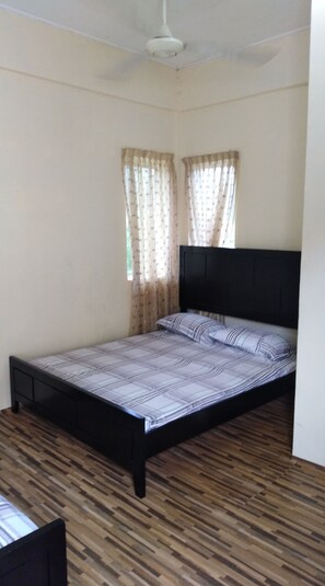 Camera quadrupla | Ferro/asse da stiro