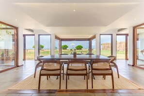 Biệt thự, hút thuốc | Khu phòng khách | TV, iPod dock, MP3 dock 